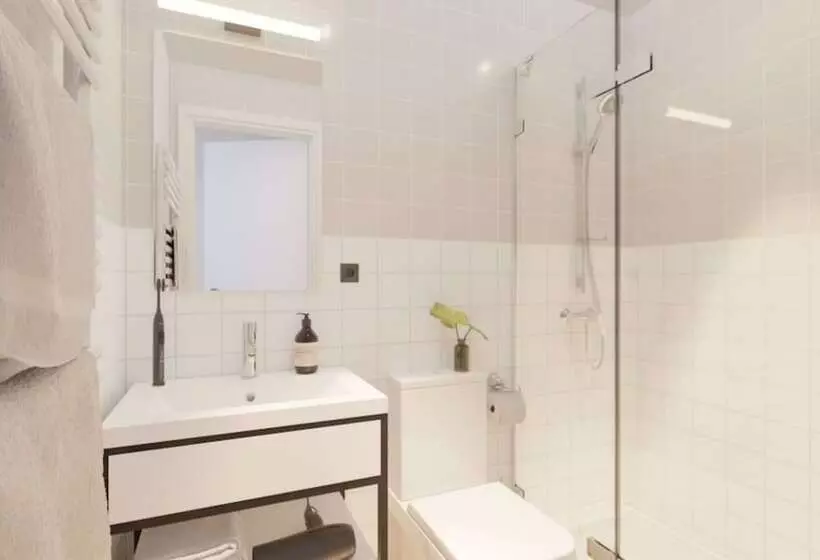 Estudios Y Habitaciones Modernas En Pamplona, Sk