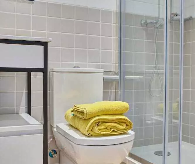 Estudios Y Habitaciones Modernas En Pamplona, Sk