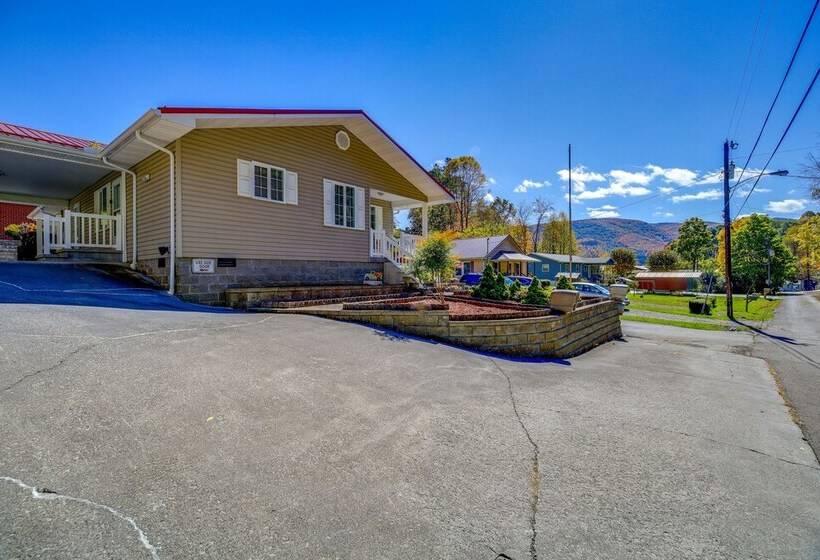 Laptop Friendly Appalachian Mountain Retreat!