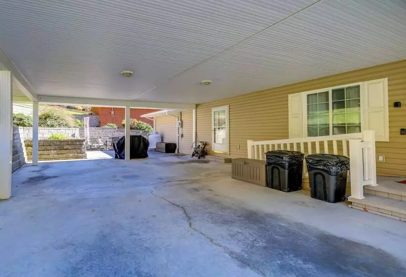 Laptop Friendly Appalachian Mountain Retreat!