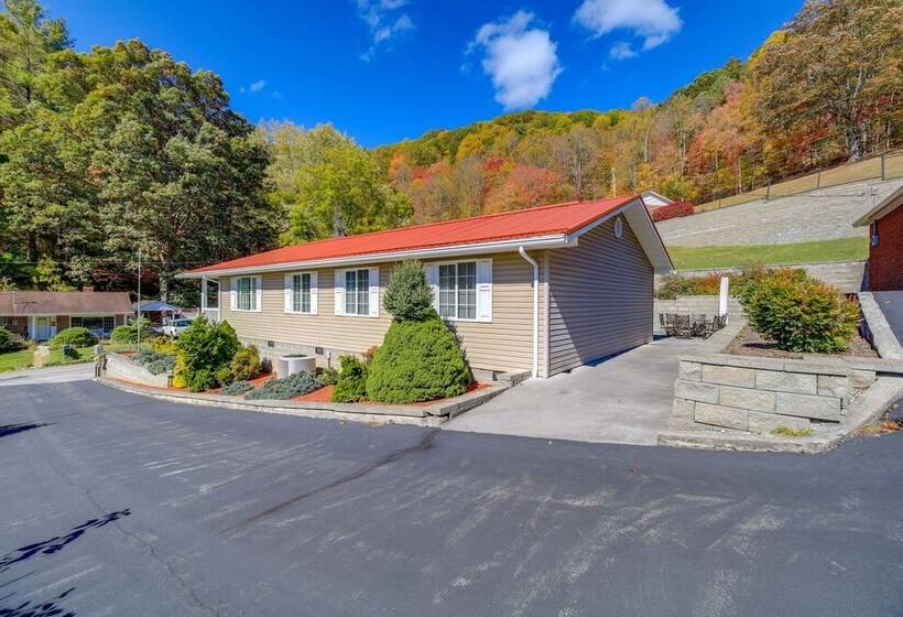 Laptop Friendly Appalachian Mountain Retreat!