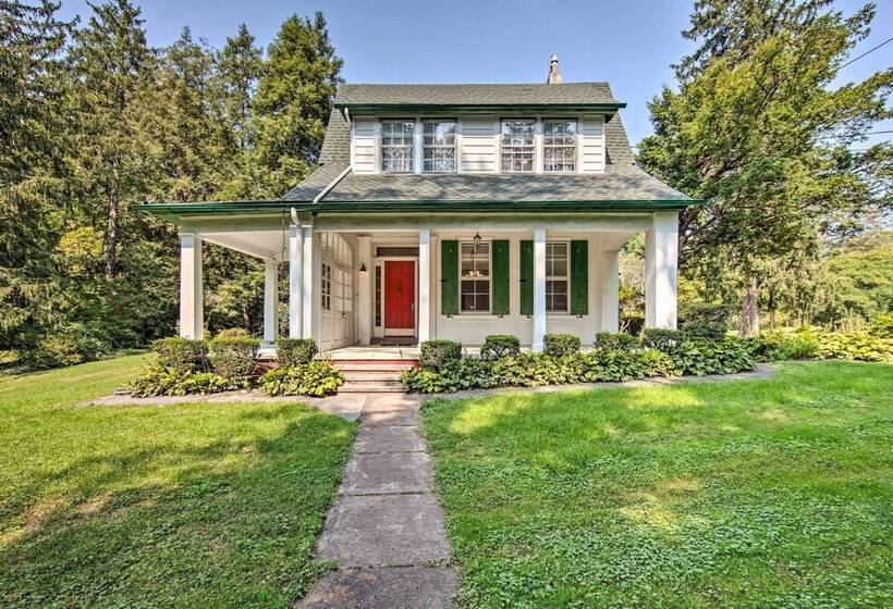 Lovely Reading Home W/ Large Yard On 7 Acres!