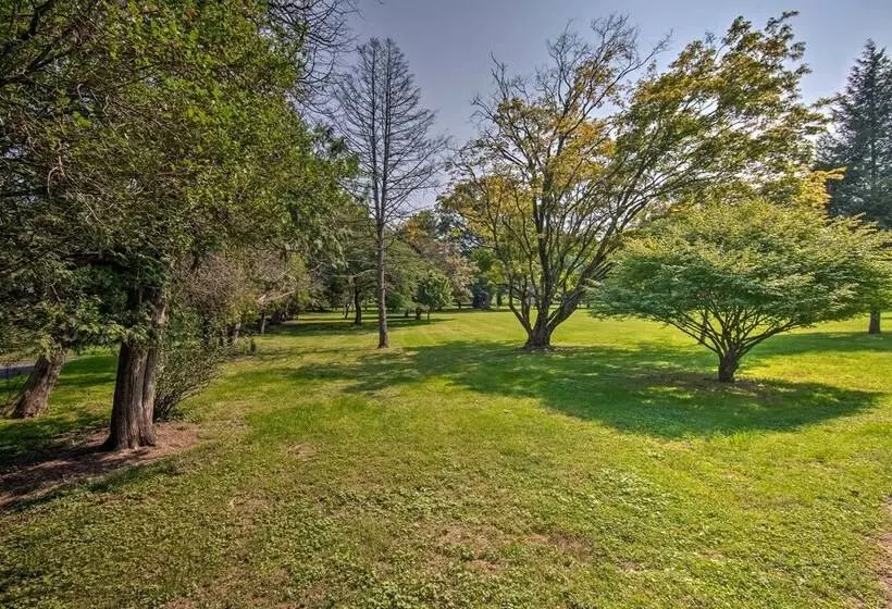 Lovely Reading Home W/ Large Yard On 7 Acres!