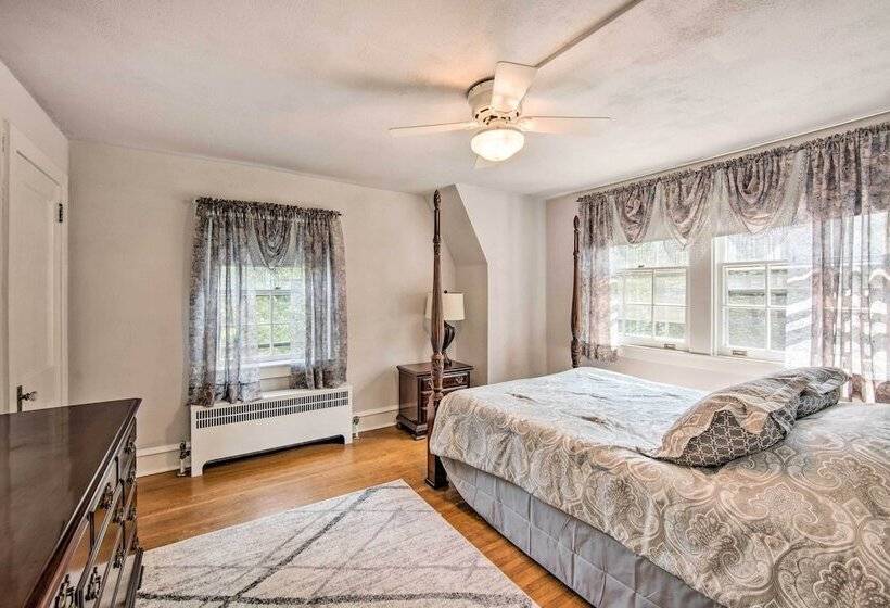 Lovely Reading Home W/ Large Yard On 7 Acres!