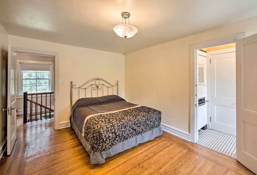 Lovely Reading Home W/ Large Yard On 7 Acres!