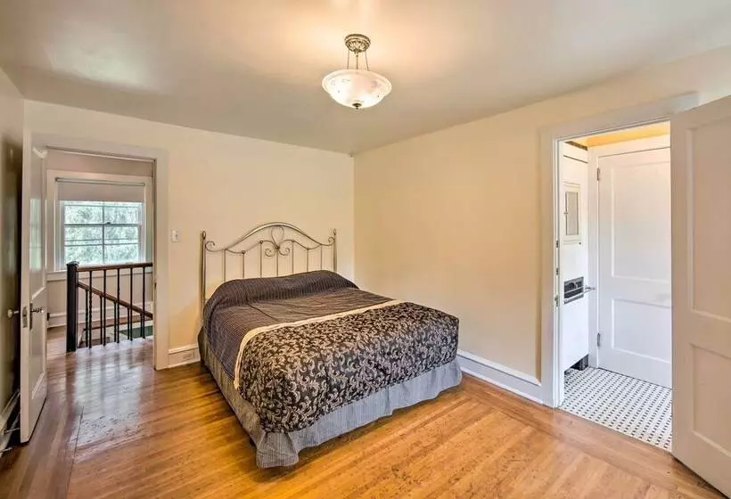 Lovely Reading Home W/ Large Yard On 7 Acres!