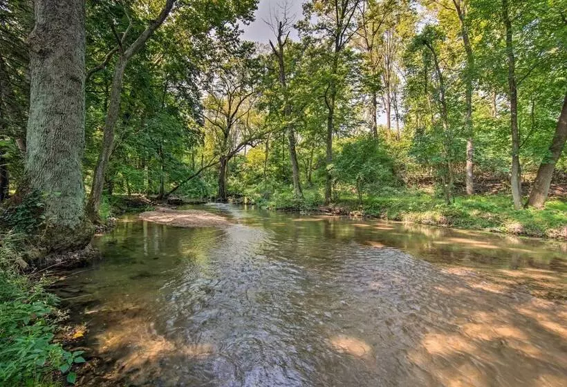 Lovely Reading Home W/ Large Yard On 7 Acres!