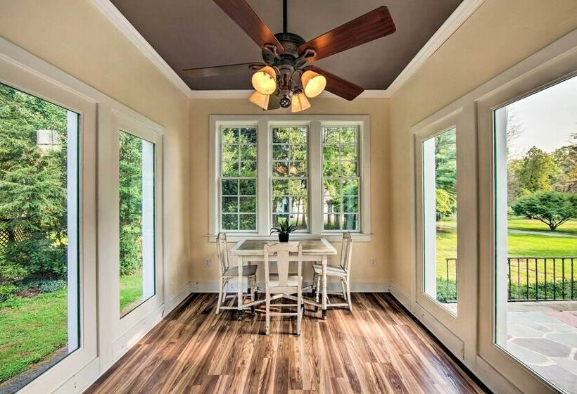 Lovely Reading Home W/ Large Yard On 7 Acres!