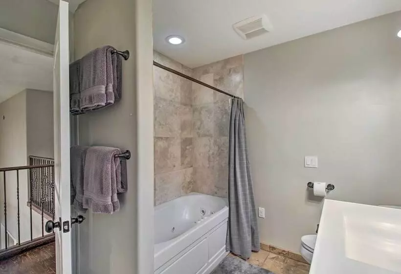 2 Mi To Lake: Marvelous Pinetop Home W/ Fireplaces