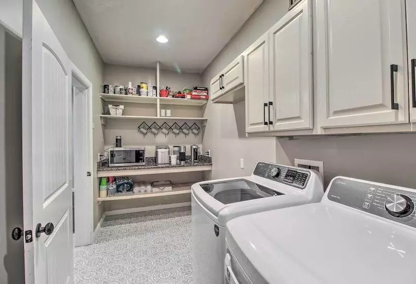 2 Mi To Lake: Marvelous Pinetop Home W/ Fireplaces