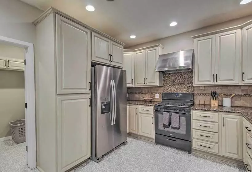 2 Mi To Lake: Marvelous Pinetop Home W/ Fireplaces