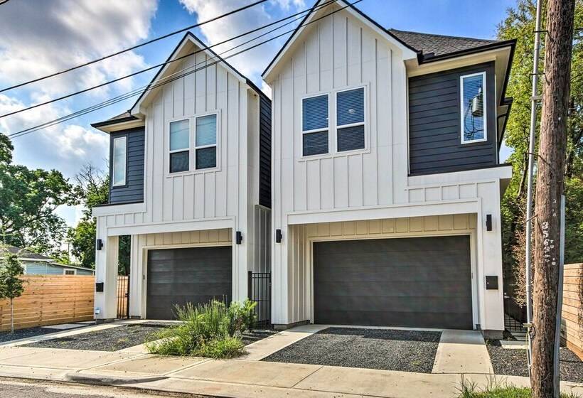 Modern Home W/ Yard: 2 Mi To Downtown Houston!