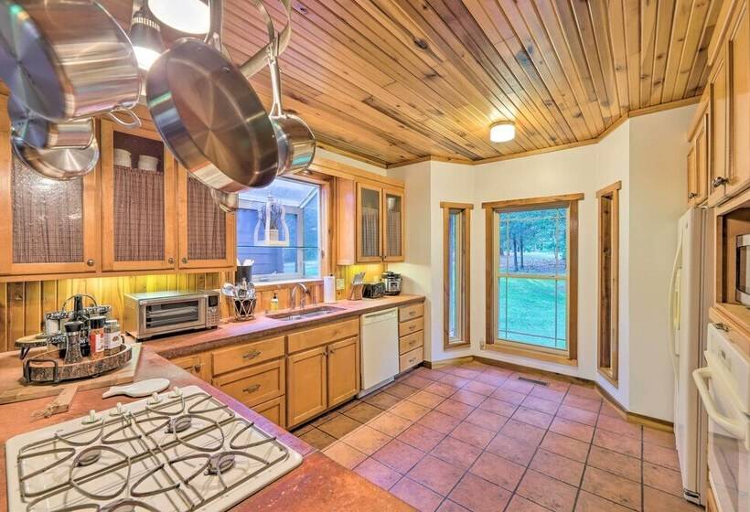 Modern, Spacious Florence Retreat W/ Fire Pit