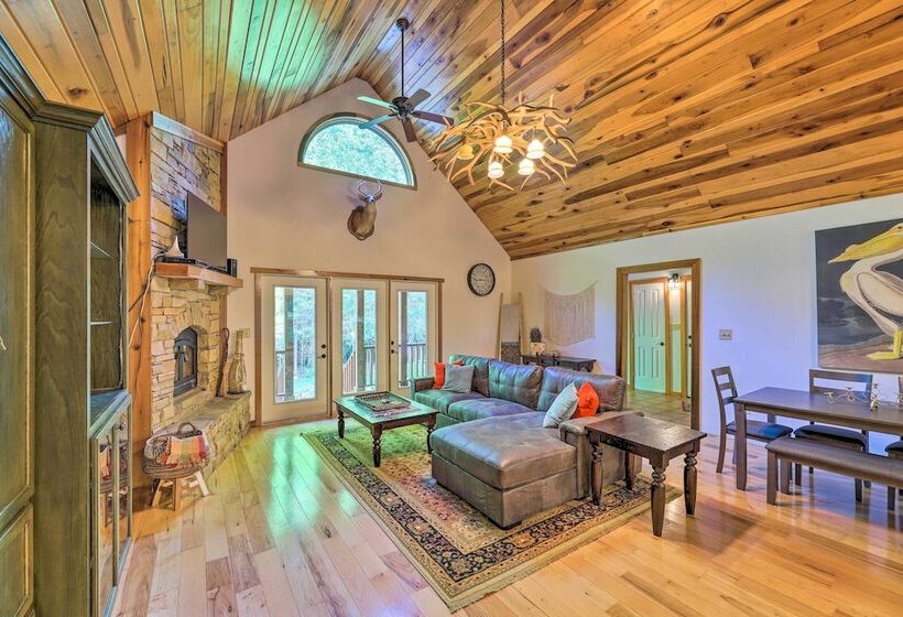 Modern, Spacious Florence Retreat W/ Fire Pit