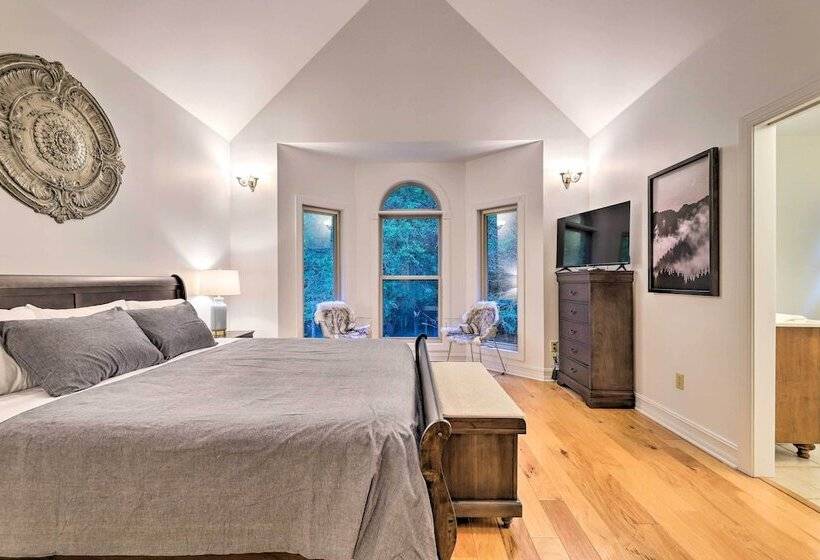 Modern, Spacious Florence Retreat W/ Fire Pit