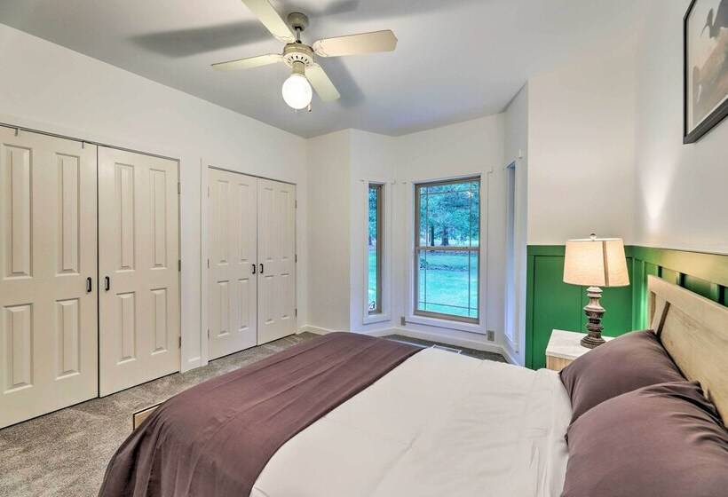 Modern, Spacious Florence Retreat W/ Fire Pit