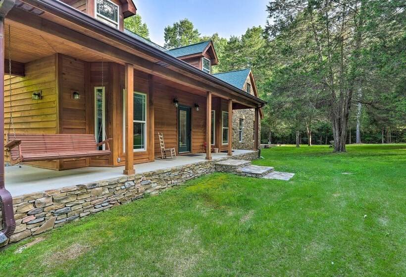 Modern, Spacious Florence Retreat W/ Fire Pit