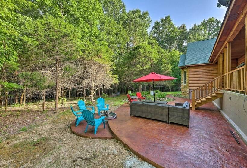 Modern, Spacious Florence Retreat W/ Fire Pit