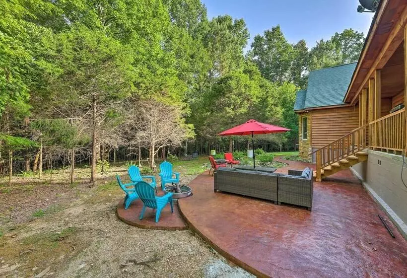 Modern, Spacious Florence Retreat W/ Fire Pit