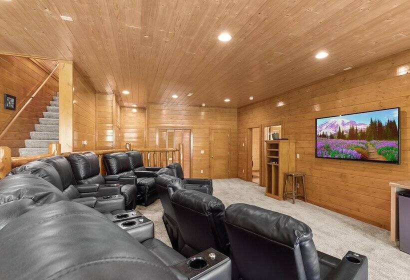 Mountain Theatre Lodge