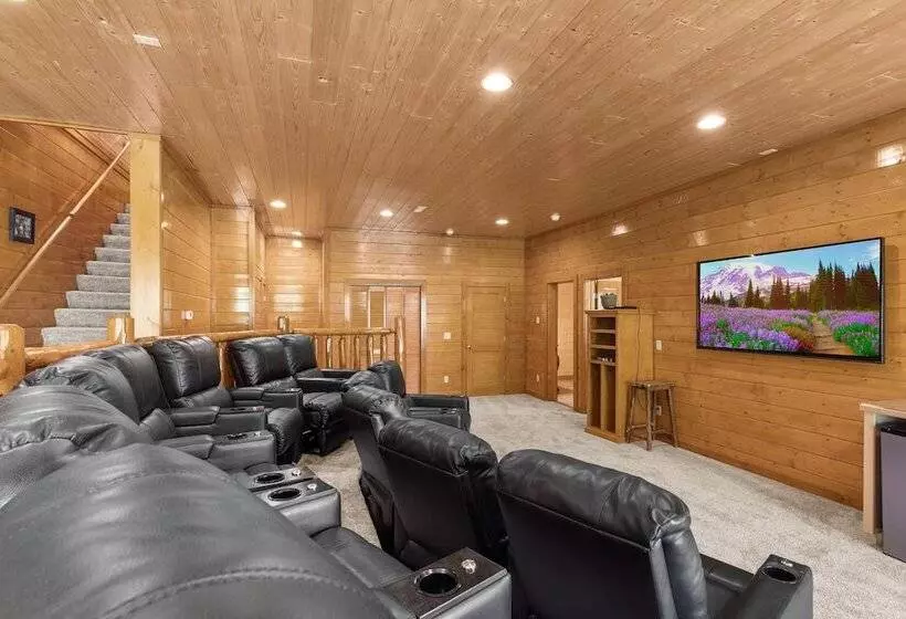 Mountain Theatre Lodge