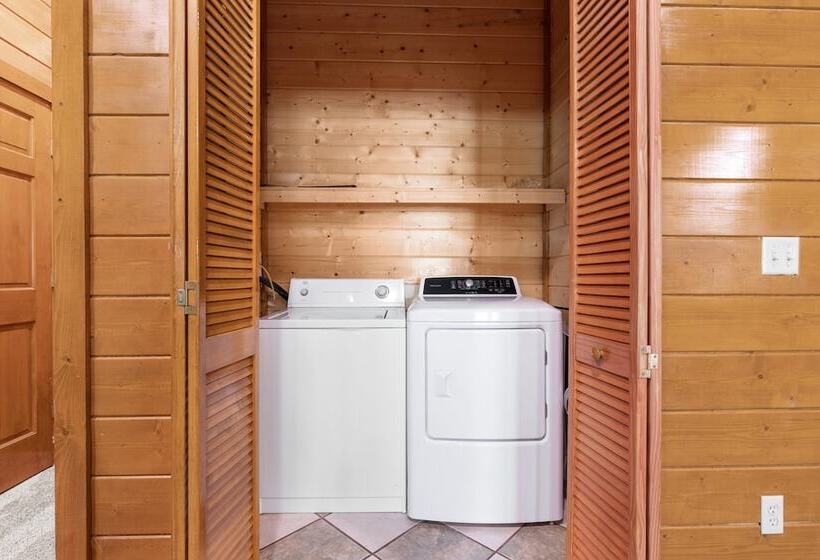 Mountain Theatre Lodge