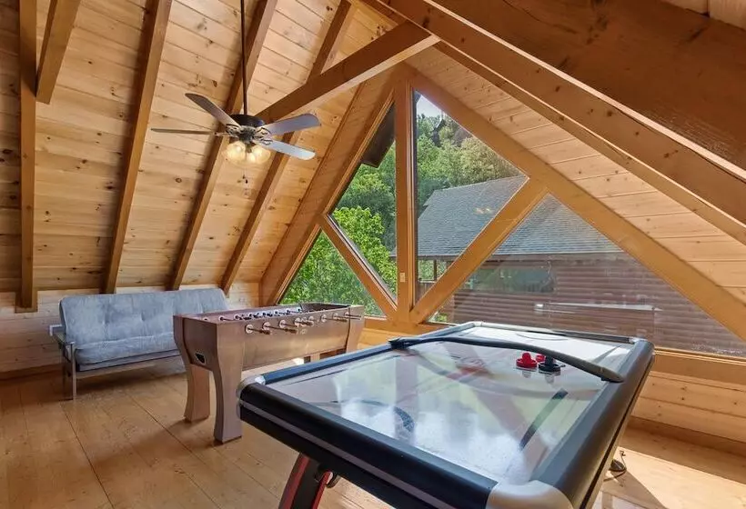 Mountain Theatre Lodge