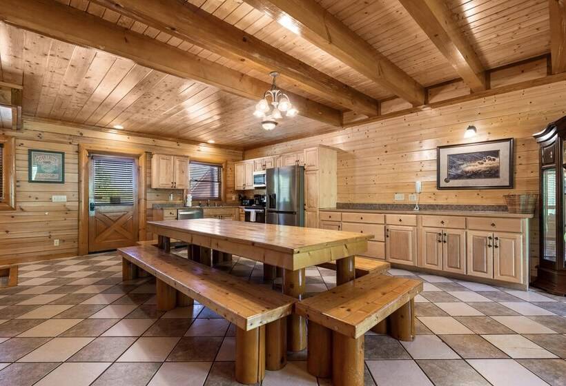 Mountain Theatre Lodge