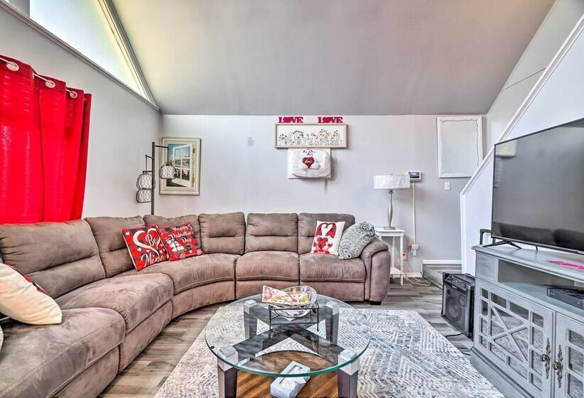 Tobyhanna Home Near Kalahari W/ Lake & Pool Access