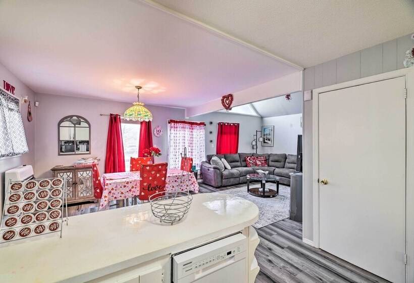 Tobyhanna Home Near Kalahari W/ Lake & Pool Access