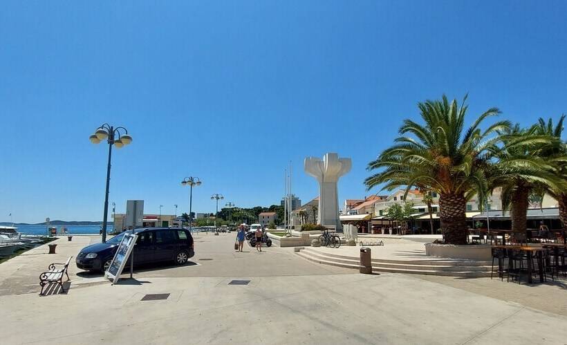 پانسیون Refresh Boutique Suites   Central Point