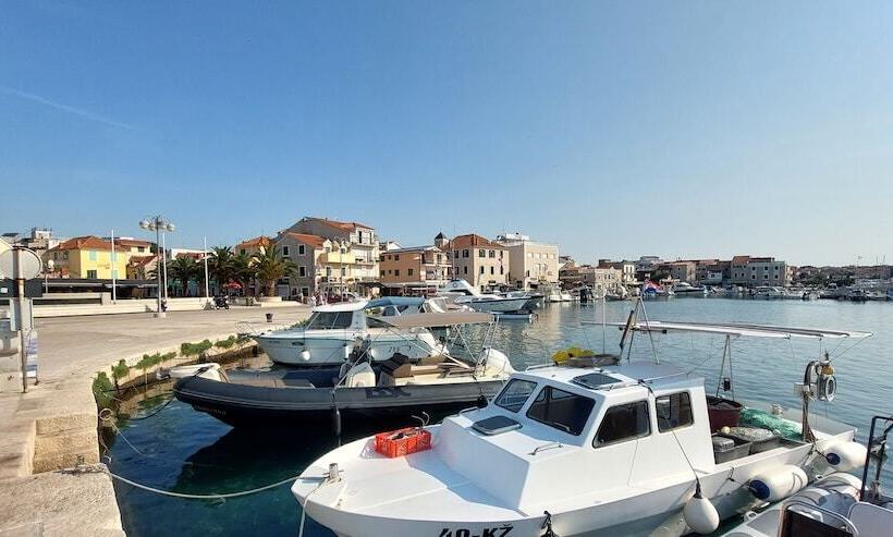 پانسیون Refresh Boutique Suites   Central Point