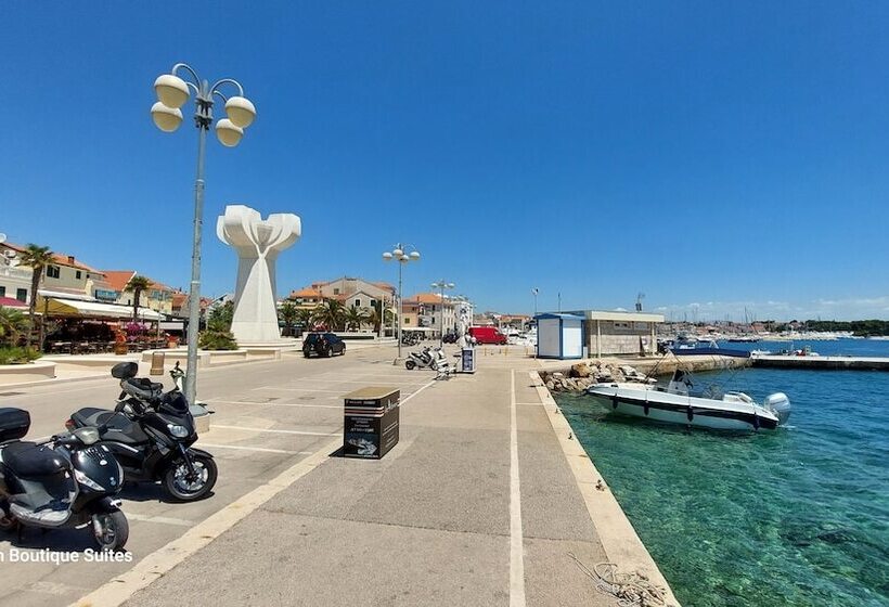 پانسیون Refresh Boutique Suites   Central Point