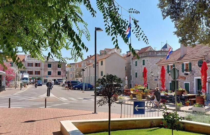 پانسیون Refresh Boutique Suites   Central Point