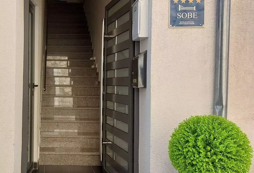 پانسیون Refresh Boutique Suites   Central Point