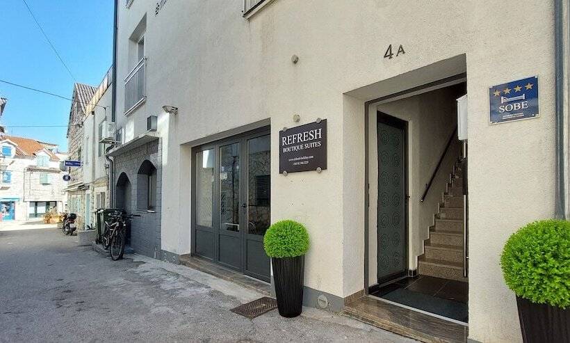 پانسیون Refresh Boutique Suites   Central Point