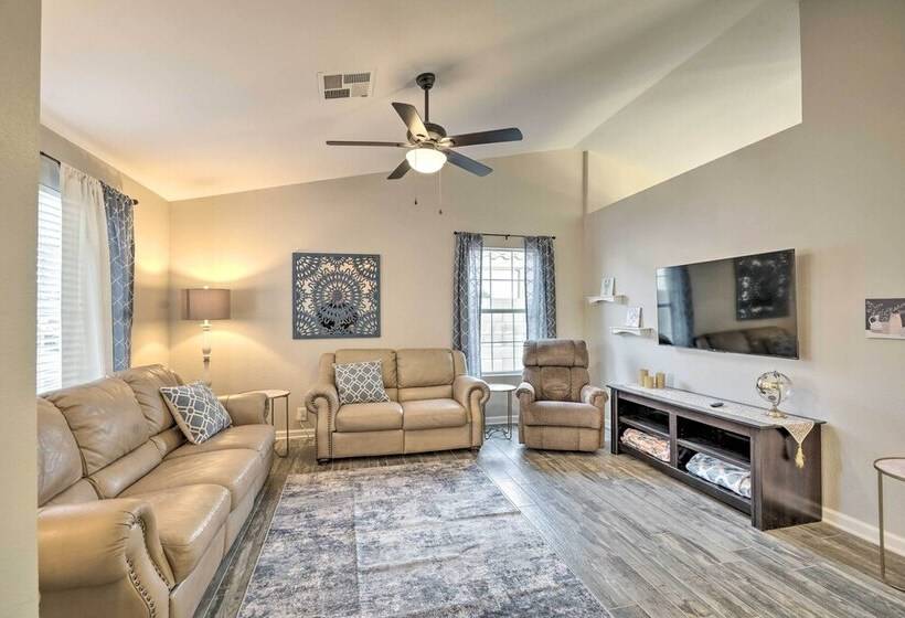 Peoria Home W/ Fenced Outdoor Pool + Yard!