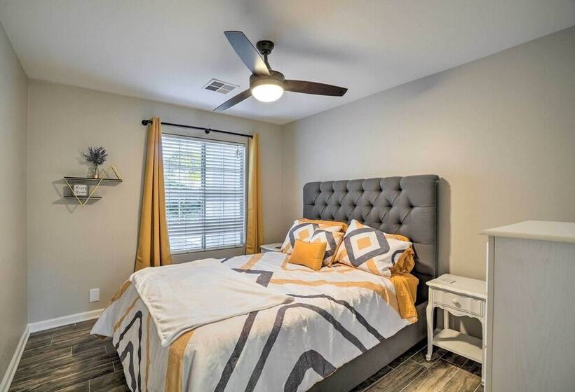 Peoria Home W/ Fenced Outdoor Pool + Yard!