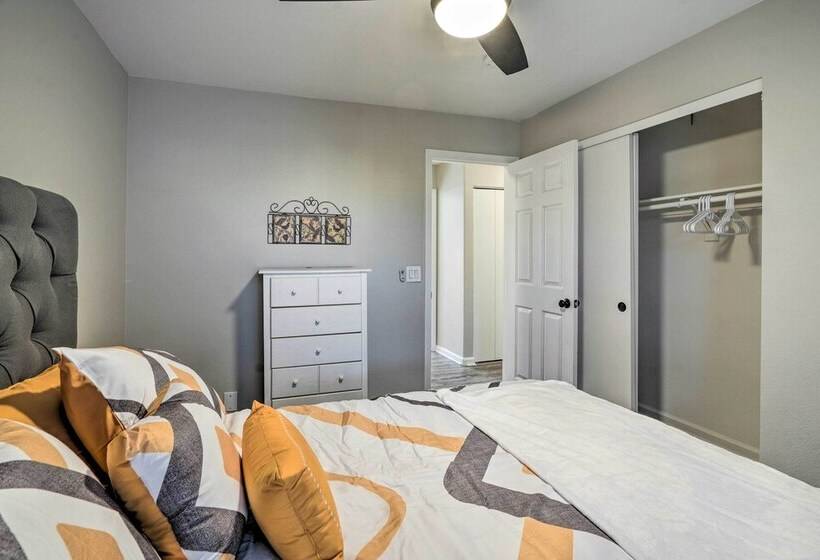 Peoria Home W/ Fenced Outdoor Pool + Yard!