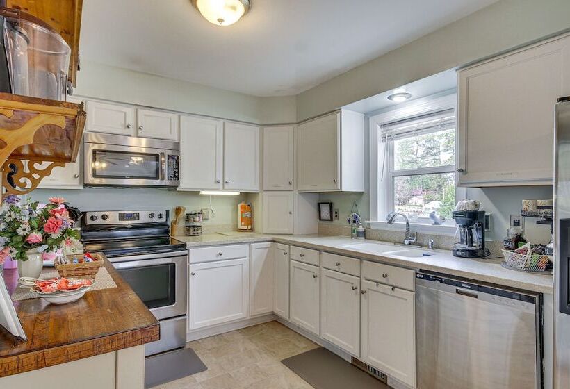 Pet Friendly Lakehouse: View Tower + Fire Pit!