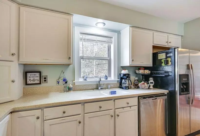 Pet Friendly Lakehouse: View Tower + Fire Pit!