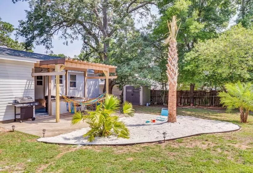 Pet Friendly Pensacola Home W/ Sunny Backyard!