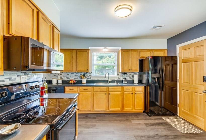 Pet Friendly Pensacola Home W/ Sunny Backyard!