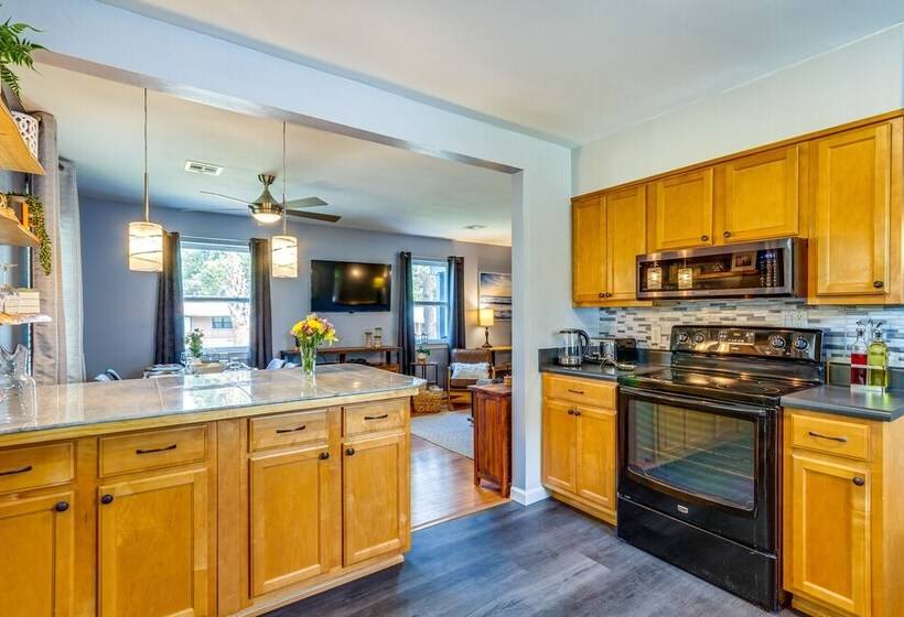 Pet Friendly Pensacola Home W/ Sunny Backyard!