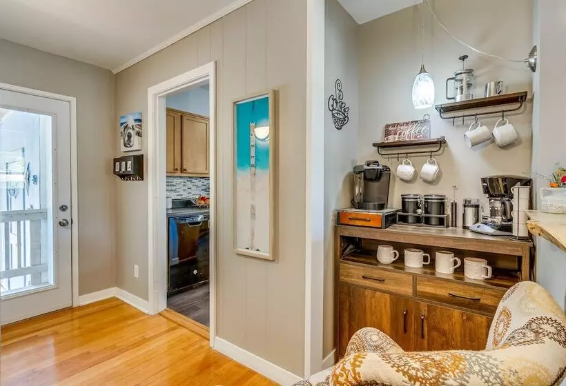 Pet Friendly Pensacola Home W/ Sunny Backyard!