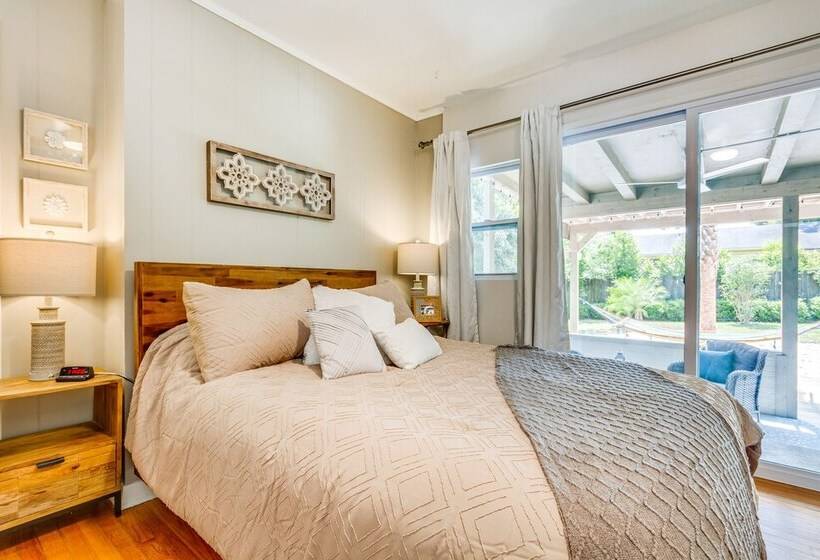 Pet Friendly Pensacola Home W/ Sunny Backyard!