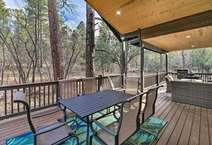 Pinetoplakeside Cabin: Walk To Stables!