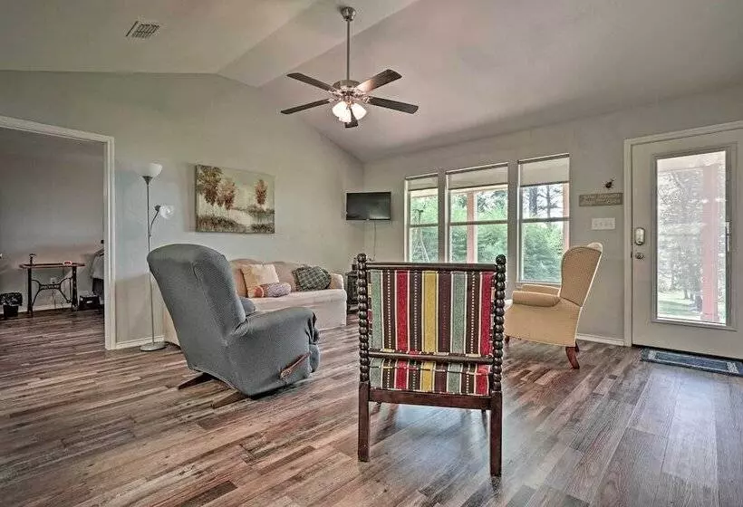 Relaxing Texas Getaway, 1 Mile To Boat Ramp!