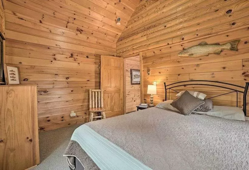 Riverfront Lewiston Cabin W/ Stone Fireplace!