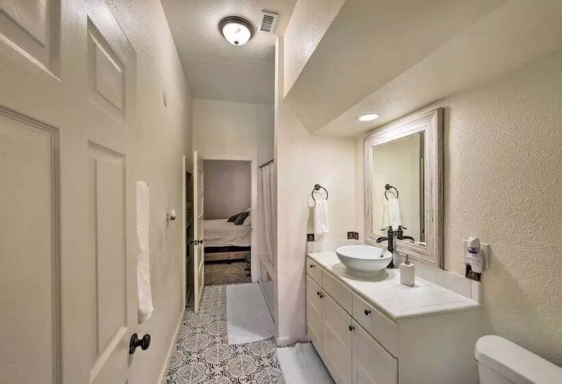 Riverside House W/ Yard ~ 1 Mi To Downtown!